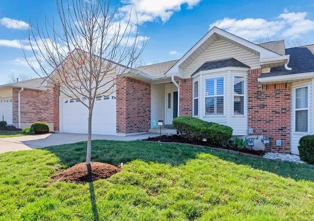 Photo 1 of Condo for sale at 283 Southern Oaks Dr, Saint Charles, MO 63303 | MLS# 25019085 | Listing updated on 2025-03-27