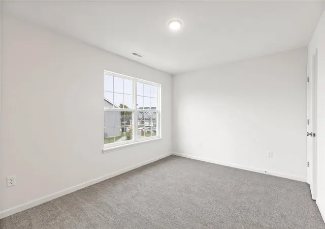 Photo 4 of Single family home for sale at 14 Fairmount Grv Dr, St Peters, MO 63376 | MLS# 25019106 | Listing updated on 2025-03-27