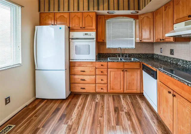 Photo 4 of Single family home for sale at 5227 Saint Louis Ave, Saint Louis, MO 63115 | MLS# 25019117 | Listing updated on 2025-03-28