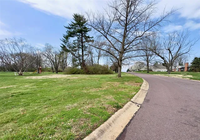 Photo 1 of Sale Pending at 9845 Bridle Trail Ln, Saint Louis, MO 63128 | MLS# 25019178 | Listing updated on 2025-03-27