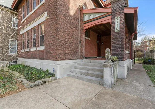 Photo 1 of Single family home for sale at 3710 Utah Pl, Saint Louis, MO 63116 | MLS# 25019200 | Listing updated on 2025-04-01