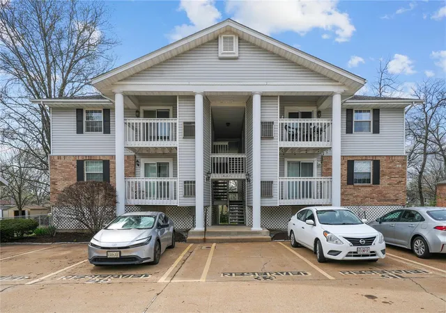 Photo 1 of Condo for sale at 621 S Kirkwood Rd #300, Saint Louis, MO 63122 | MLS# 25019205 | Listing updated on 2025-04-02