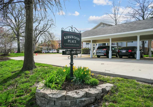 Photo 2 of Condo for sale at 621 S Kirkwood Rd #300, Saint Louis, MO 63122 | MLS# 25019205 | Listing updated on 2025-04-02