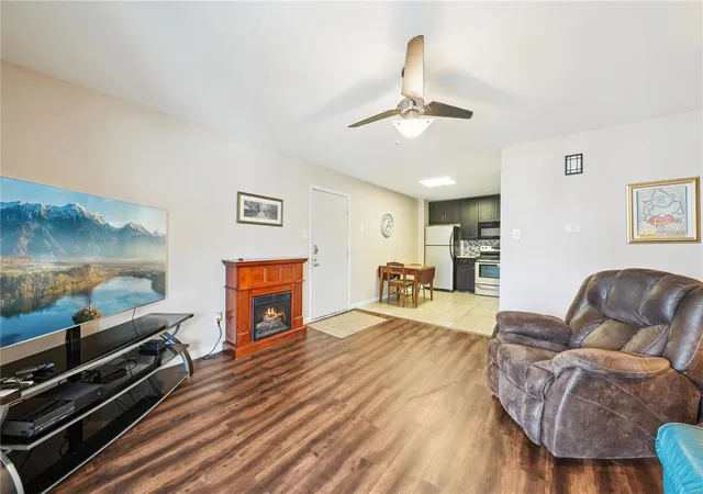 Photo 4 of Condo for sale at 621 S Kirkwood Rd #300, Saint Louis, MO 63122 | MLS# 25019205 | Listing updated on 2025-04-02