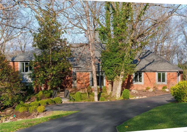Photo 1 of Sale Pending at 830 Bluespring Ln, Saint Louis, MO 63131 | MLS# 25019207 | Listing updated on 2025-04-01