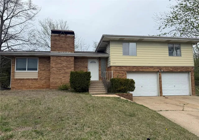 Photo 1 of Sale Pending at 272 Vickie Lynn Ln, Saint Robert, MO 65584 | MLS# 25019215 | Listing updated on 2025-03-29