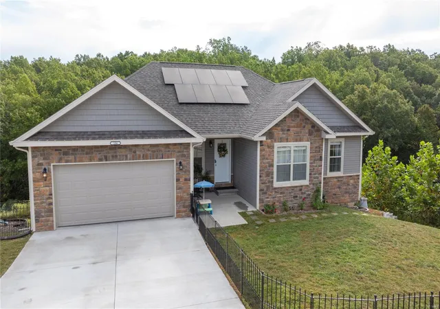 Photo 1 of Single family home for sale at 106 Quartz Ct, Saint Robert, MO 65584 | MLS# 25019239 | Listing updated on 2025-04-01