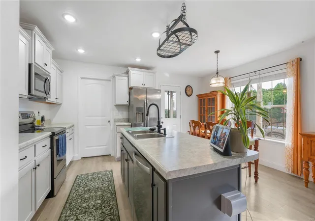 Photo 3 of Single family home for sale at 106 Quartz Ct, Saint Robert, MO 65584 | MLS# 25019239 | Listing updated on 2025-04-01