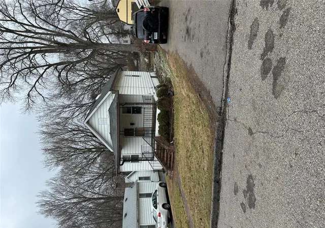 Photo 2 of Single family home for sale at 3229 Royalton Ave, Saint Louis, MO 63114 | MLS# 25019251 | Listing updated on 2025-03-28