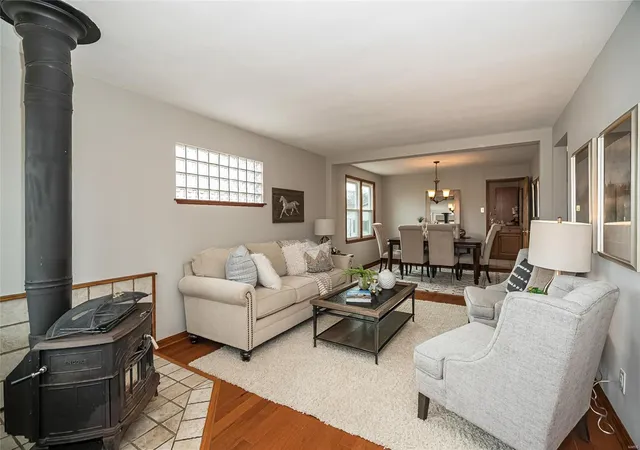Photo 3 of Single family home for sale at 6556 Winnebago St, Saint Louis, MO 63109 | MLS# 25019298 | Listing updated on 2025-04-01