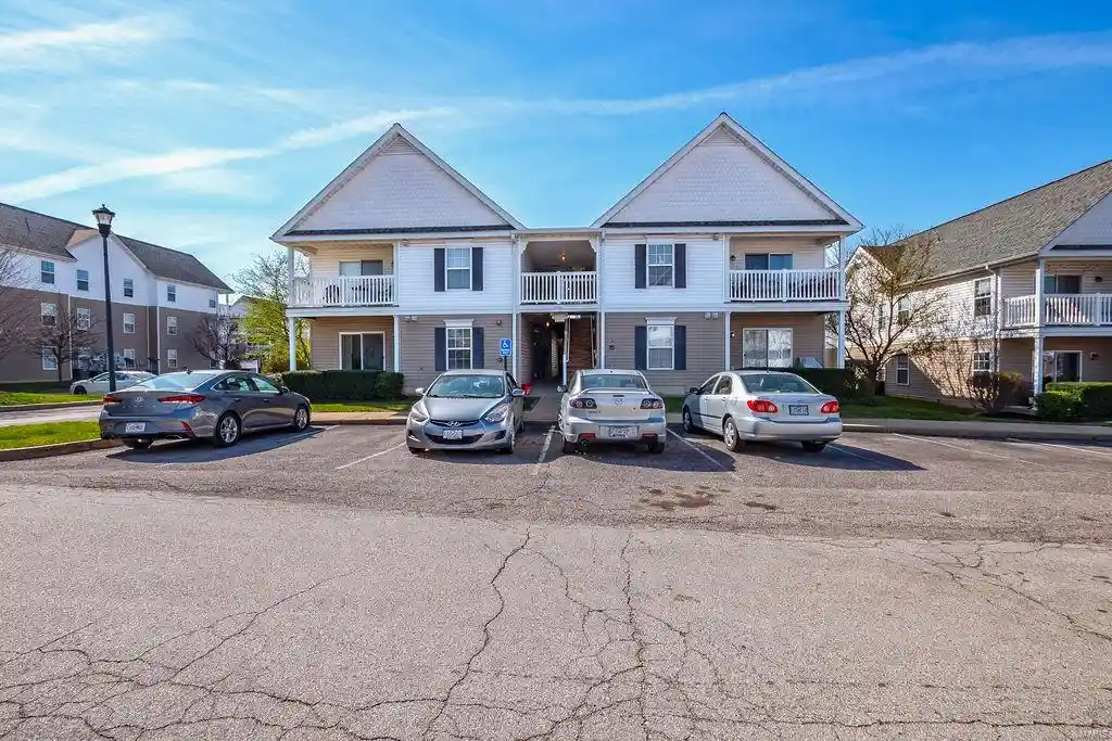 Listing Photo 2 - Condo for sale in 9736 Crayford Rd located at 9736 Crayford Rd, St. Louis, MO 63123 - Unit 9736 Crayford Rd