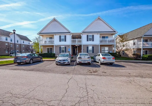 Photo 2 of Condo for sale at 9736 Crayford Rd #C, Saint Louis, MO 63123 | MLS# 25019301 | Listing updated on 2025-03-28