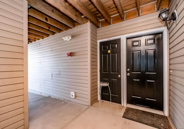 Photo 3 of Condo for sale at 9736 Crayford Rd #C, Saint Louis, MO 63123 | MLS# 25019301 | Listing updated on 2025-03-28