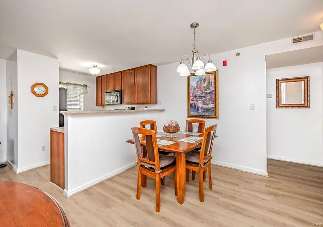 Listing Photo 5 - Condo for sale in building located at 9736 Crayford Rd, St. Louis, MO 63123 - Unit #C