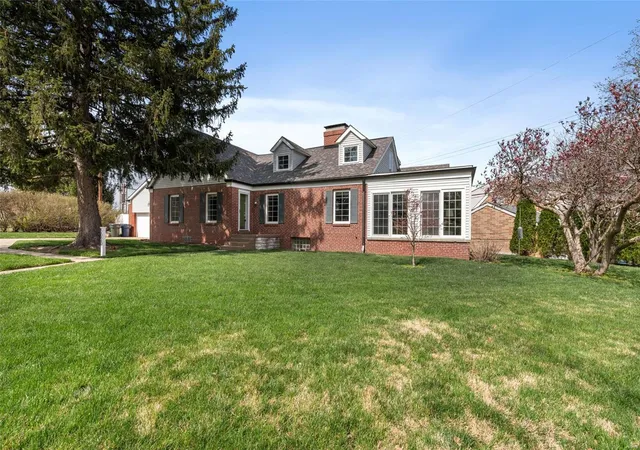 Photo 2 of Single family home for sale at 5020 Creighton Dr, Saint Louis, MO 63123 | MLS# 25019339 | Listing updated on 2025-04-01