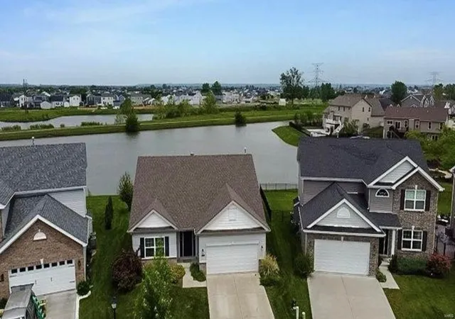 Photo 3 of Single family home for sale at 3457 Harbor Xing Dr, Saint Charles, MO 63301 | MLS# 25019381 | Listing updated on 2025-03-28
