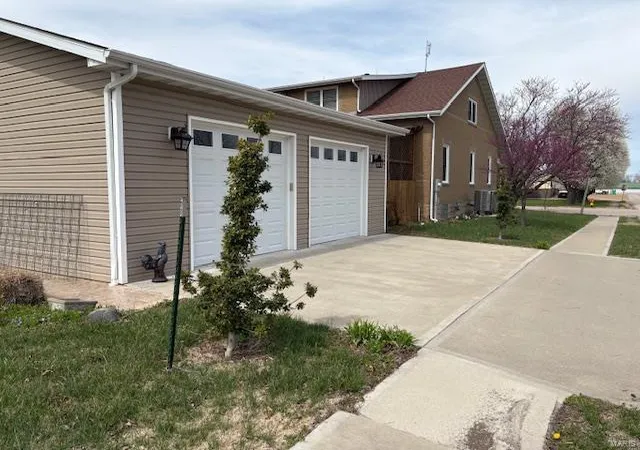 Photo 2 of Single family home for sale at 112 E Washington Ave, Owensville, MO 65066 | MLS# 25019382 | Listing updated on 2025-03-28