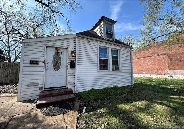 Photo 1 of Single family home for sale at 2108 Chippewa St, St. Louis, MO 63118 | MLS# 25019387 | Listing updated on 2025-03-30
