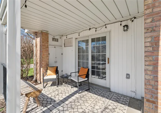 Listing Photo 2 - Condo for sale in building located at 1706 Herault Pl, St. Louis, MO 63125 - Unit #A