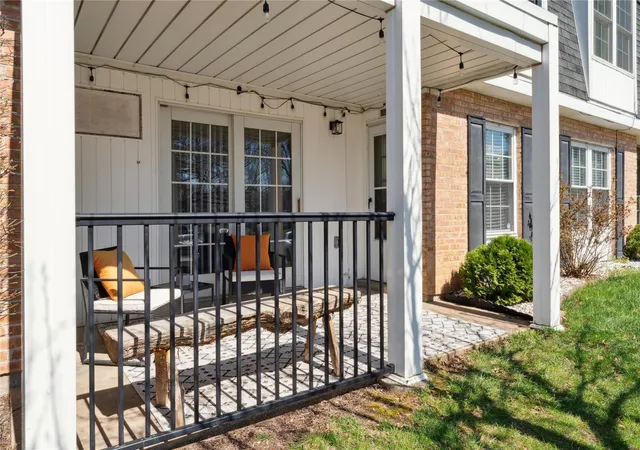 Listing Photo 3 - Condo for sale in building located at 1706 Herault Pl, St. Louis, MO 63125 - Unit #A