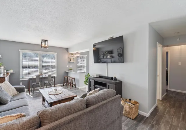 Listing Photo 5 - Condo for sale in building located at 1706 Herault Pl, St. Louis, MO 63125 - Unit #A