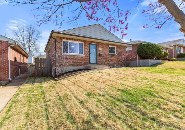 Photo 2 of Single family home for sale at 3751 Koeln Ave, Saint Louis, MO 63116 | MLS# 25019500 | Listing updated on 2025-04-02