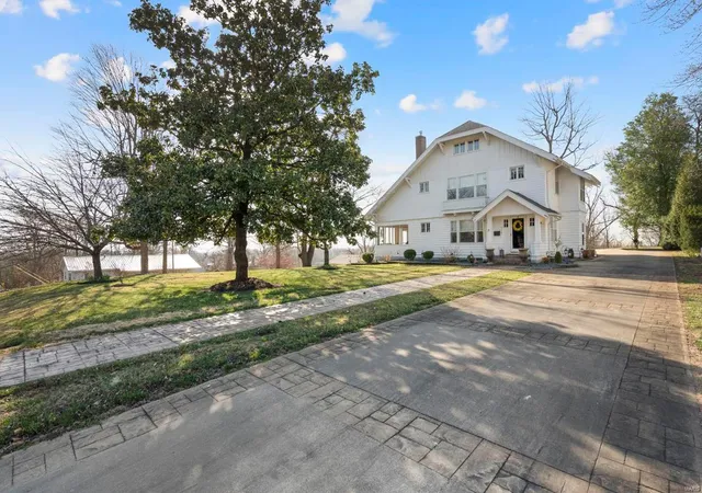 Photo 1 of Single family home for sale at 324 Vine St, Dexter, MO 63841 | MLS# 25019503 | Listing updated on 2025-03-28