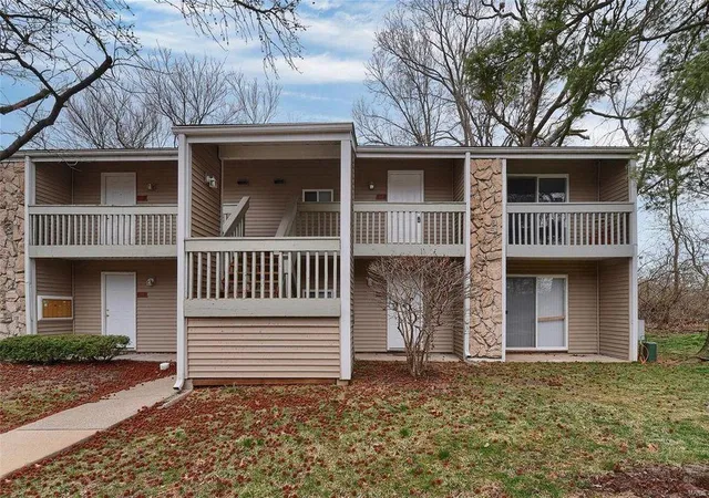Photo 1 of Condo for sale at 1108 Olive Village Ct, Saint Louis, MO 63132 | MLS# 25019513 | Listing updated on 2025-03-29