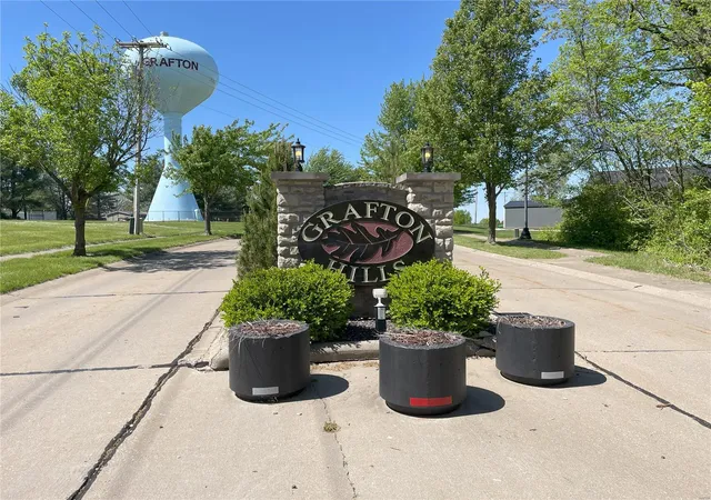 Photo 3 of Land for sale at 940 Grafton Hills Dr, Grafton, IL 62037 | MLS# 25019559 | Listing updated on 2025-04-02