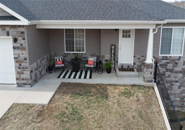 Photo 3 of Single family home for sale at 212 Ridgeview Dr, Saint Robert, MO 65584 | MLS# 25019630 | Listing updated on 2025-03-30