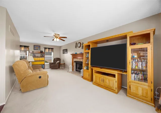 Photo 2 of Single family home for sale at 371 Beckley Pl, Saint Charles, MO 63304 | MLS# 25019722 | Listing updated on 2025-04-03