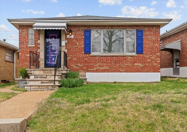 Photo 1 of Single family home for sale at 3421 Sublette Ave, Saint Louis, MO 63139 | MLS# 25019804 | Listing updated on 2025-04-01