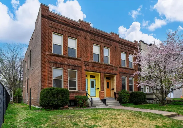 Photo 2 of Condo for sale at 4034 Laclede Ave #A, Saint Louis, MO 63108 | MLS# 25019812 | Listing updated on 2025-04-01