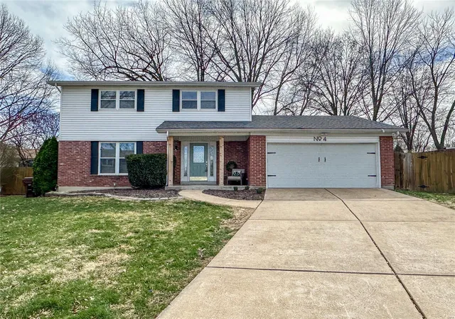 Photo 1 of Single family home for sale at 4 Pilot Hill Ct, Saint Peters, MO 63376 | MLS# 25019826 | Listing updated on 2025-04-01