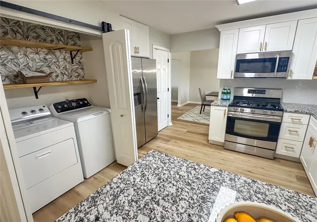 Photo 3 of Single family home for sale at 4 Pilot Hl Ct, Saint Peters, MO 63376 | MLS# 25019826 | Listing updated on 2025-04-01