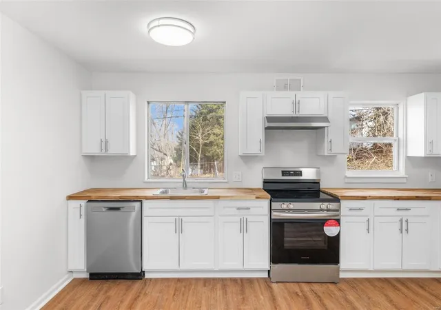 Photo 3 of Single family home for sale at 2505 Netherton Dr, Saint Louis, MO 63136 | MLS# 25019857 | Listing updated on 2025-04-03
