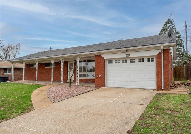 Photo 2 of Single family home for sale at 58 Patricia Ln, Belleville, IL 62226 | MLS# 25019859 | Listing updated on 2025-04-01