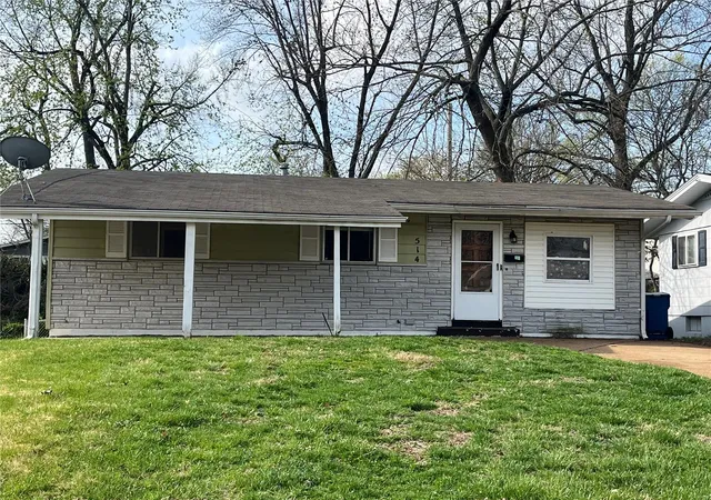Photo 1 of Single family home for sale at 514 Banavie Dr, Saint Louis, MO 63137 | MLS# 25019875 | Listing updated on 2025-04-01