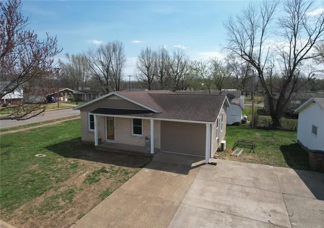 Photo 2 of Single family home for sale at 319 Sherlock Dr, Fredericktown, MO 63645 | MLS# 25019895 | Listing updated on 2025-04-01