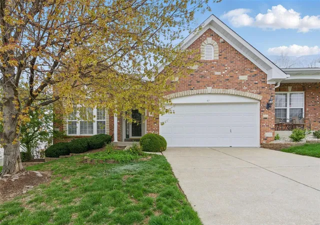 Photo 1 of Single family home for sale at 47 Eagle Cove Ln, Saint Charles, MO 63303 | MLS# 25019900 | Listing updated on 2025-04-02