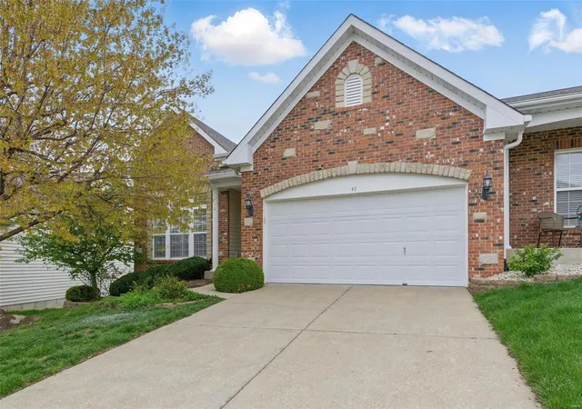 Photo 2 of Single family home for sale at 47 Eagle Cove Ln, Saint Charles, MO 63303 | MLS# 25019900 | Listing updated on 2025-04-02
