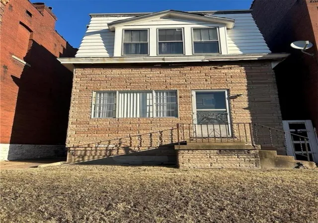 Photo 1 of Single family home for sale at 3449 Chippewa St, Saint Louis, MO 63118 | MLS# 25019936 | Listing updated on 2025-04-01