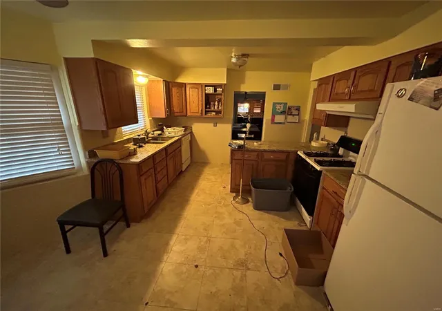 Photo 3 of Single family home for sale at 643 Hunters Ridge Dr, Saint Louis, MO 63135 | MLS# 25019944 | Listing updated on 2025-03-31