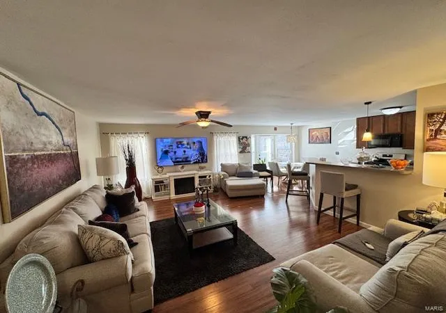 Photo 2 of Townhouse for sale at 463 Parkgate Dr, Lake Saint Louis, MO 63367 | MLS# 25019971 | Listing updated on 2025-04-01