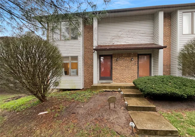 Photo 1 of Townhouse for sale at 26 Thistledale Ct #H, Saint Peters, MO 63376 | MLS# 25019972 | Listing updated on 2025-04-01