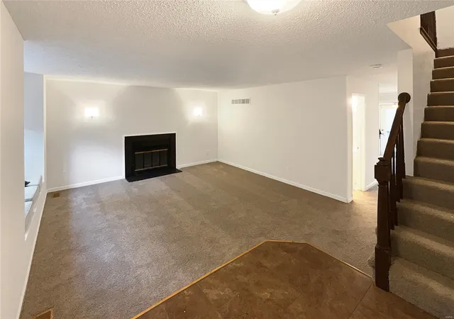 Photo 1 of Townhouse for sale at 26 Thistledale Ct #H, Saint Peters, MO 63376 | MLS# 25019972 | Listing updated on 2025-04-01