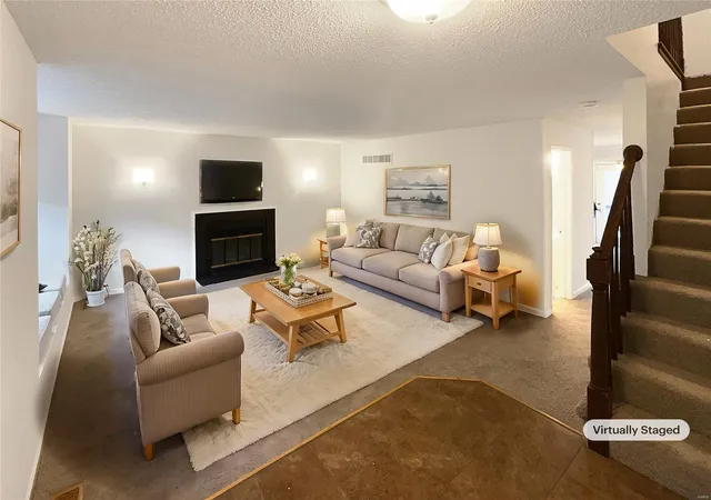 Photo 2 of Townhouse for sale at 26 Thistledale Ct #H, Saint Peters, MO 63376 | MLS# 25019972 | Listing updated on 2025-04-01