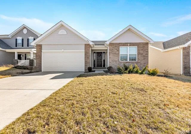 Photo 1 of Single family home for sale at 1256 Eskridge Ln, Saint Louis, MO 63133 | MLS# 25019981 | Listing updated on 2025-04-02