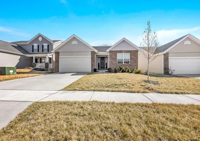 Photo 2 of Single family home for sale at 1256 Eskridge Ln, Saint Louis, MO 63133 | MLS# 25019981 | Listing updated on 2025-04-02