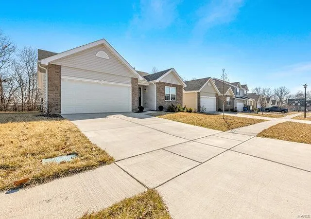 Photo 3 of Single family home for sale at 1256 Eskridge Ln, Saint Louis, MO 63133 | MLS# 25019981 | Listing updated on 2025-04-02